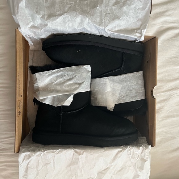 NEW - Black Uggs - Picture 6 of 9